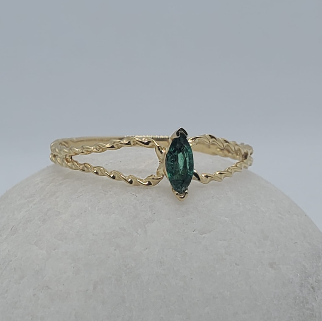 14k Yellow Gold Ring With Sapphire Band Style